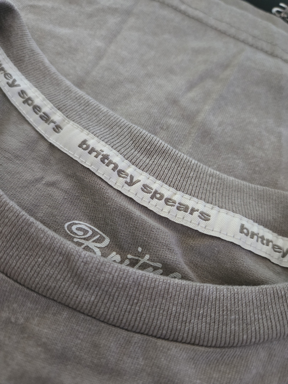 Britney Spears NEW Graphic Cropped T-Shirt Gray "Oops!... I Did It Again" S/M - Picture 6 of 10